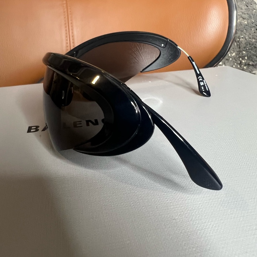 Balenciaga Wire Cat Sunglasses in black! Original box, barely worn! - Picture 2 of 6